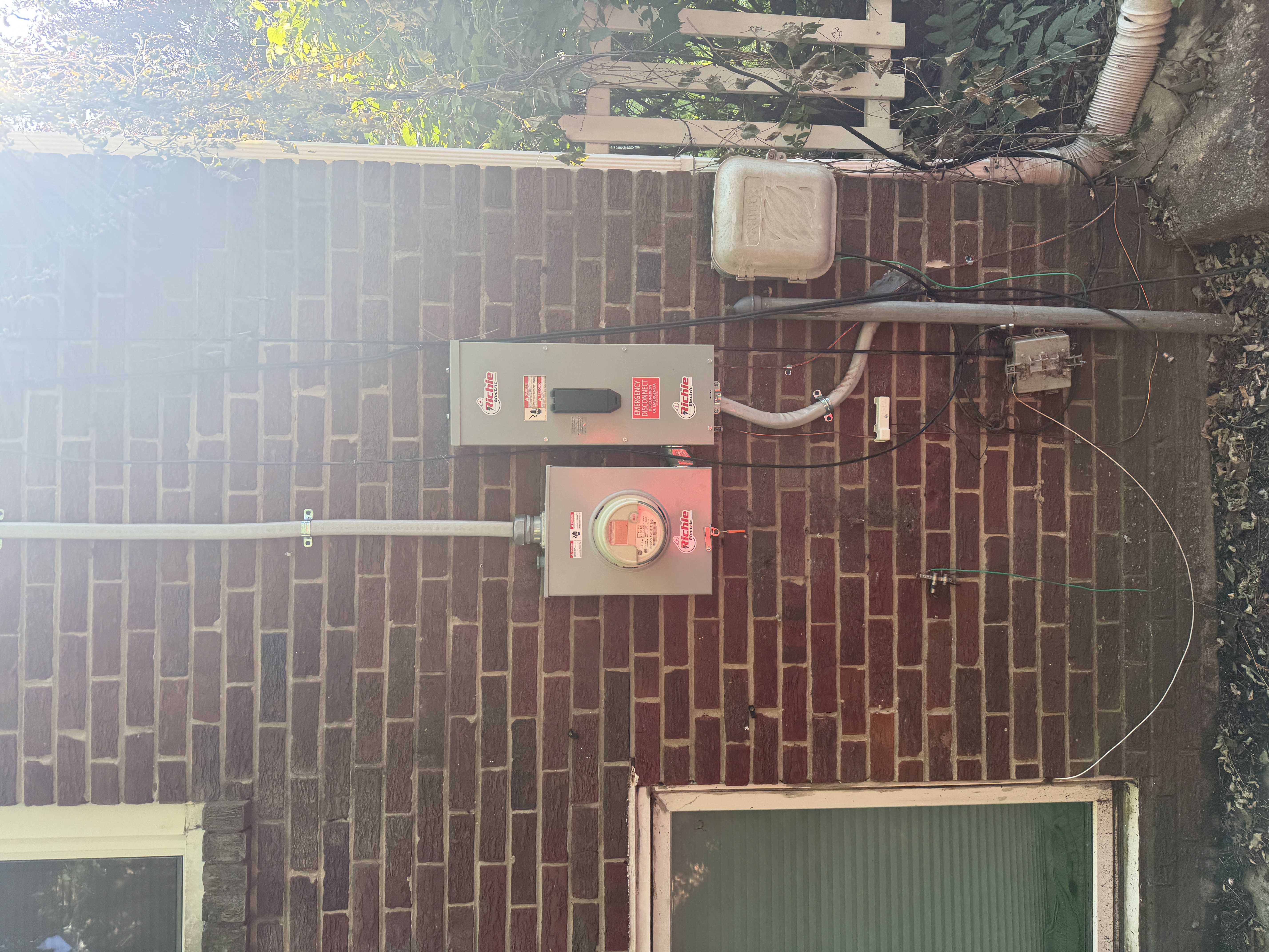 200 AMP Panel Upgrade - photo 1 by Richie Electric