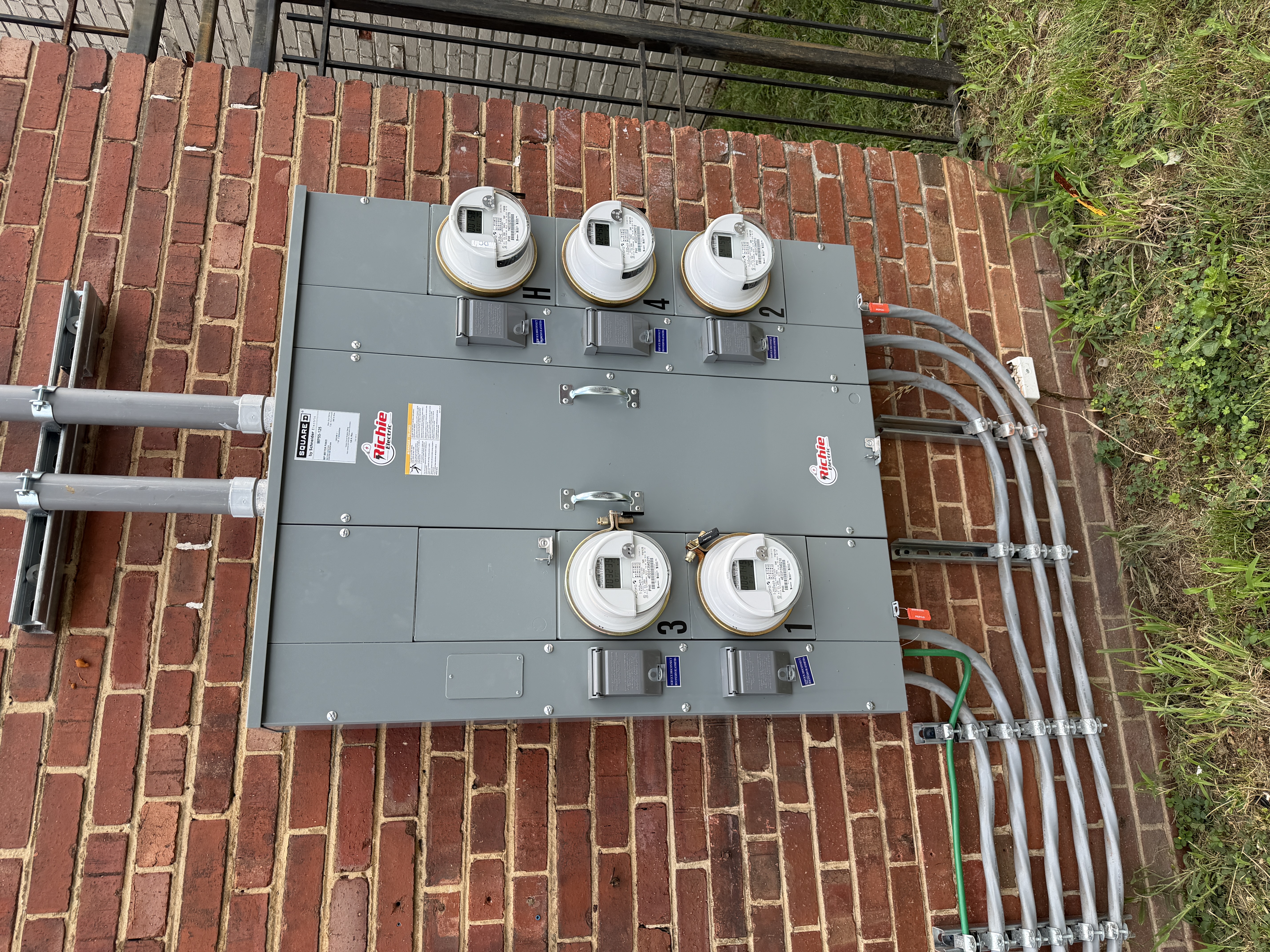 200 AMP Panel Upgrade - photo 3 by Richie Electric